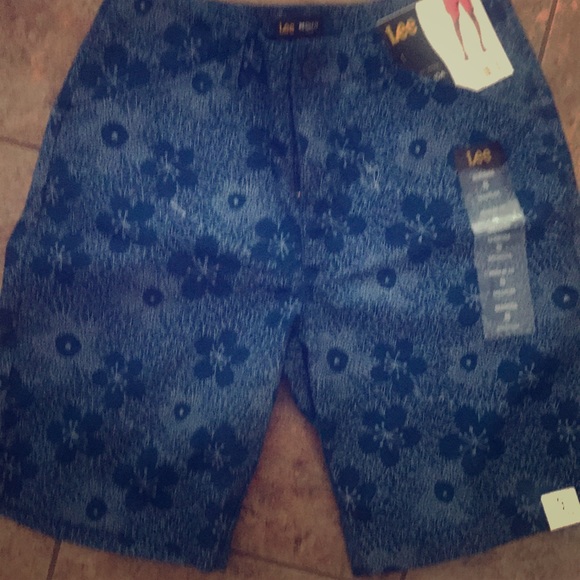 Lee Pants - Size 8 Lee Shorts- New With Tags Attached ! Lee Pants - Size 8 Lee Shorts- New With Tags Attached !